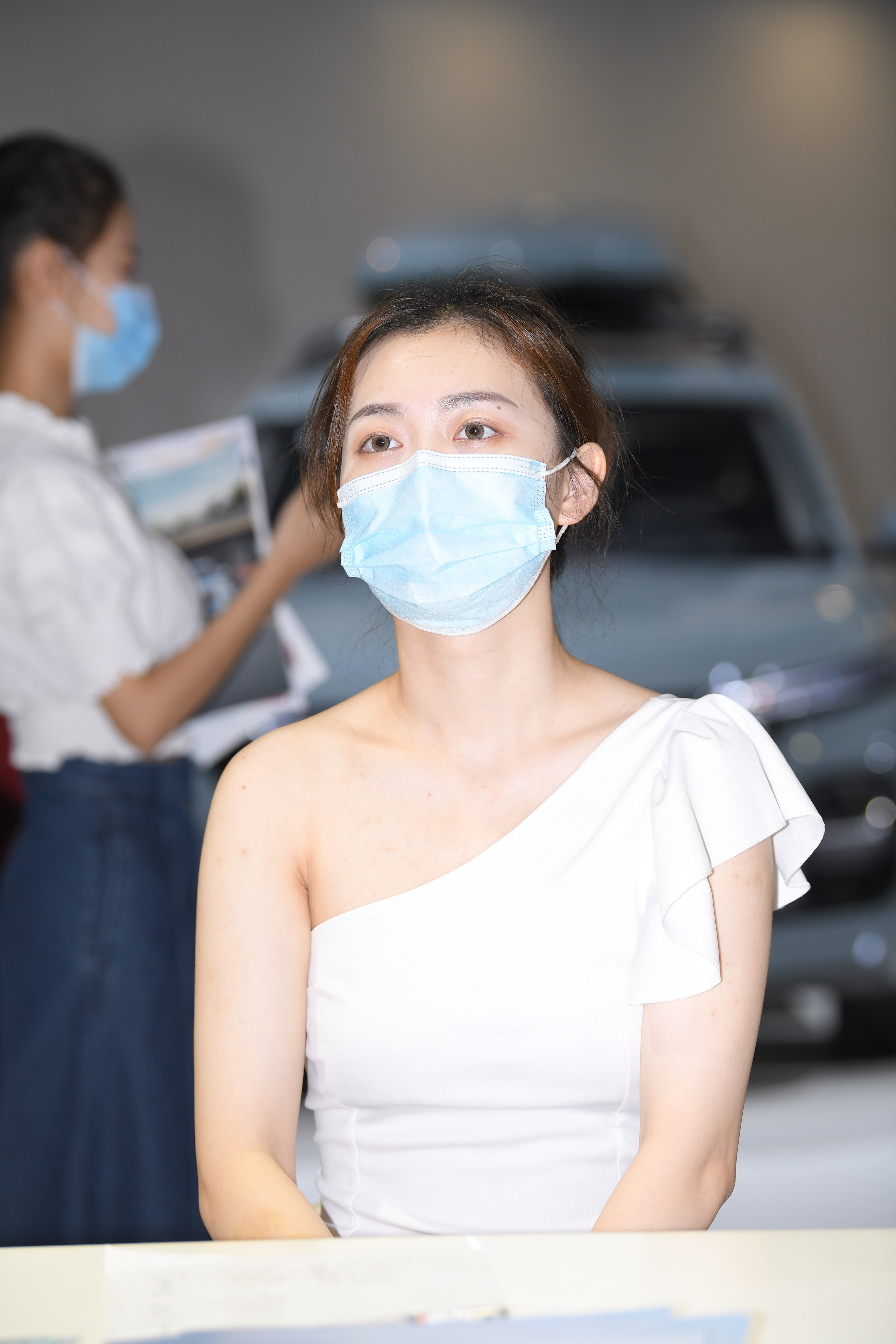 精选街拍 NO.1590:车展前台的漂亮小一姐姐,简约白裙尽显专业高清图集下载 精选街拍 NO.1590:车展前台的漂亮小一姐姐,简约白裙尽显专业高清图集下载