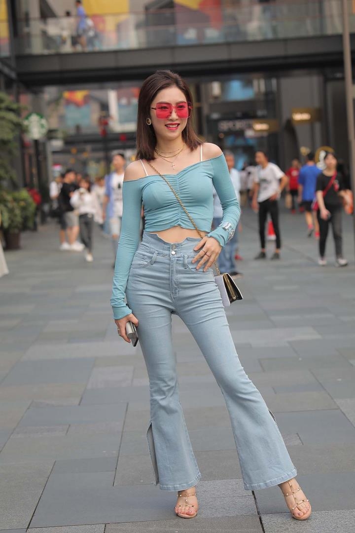 街拍精选1021期：喇叭裤美女图集下载