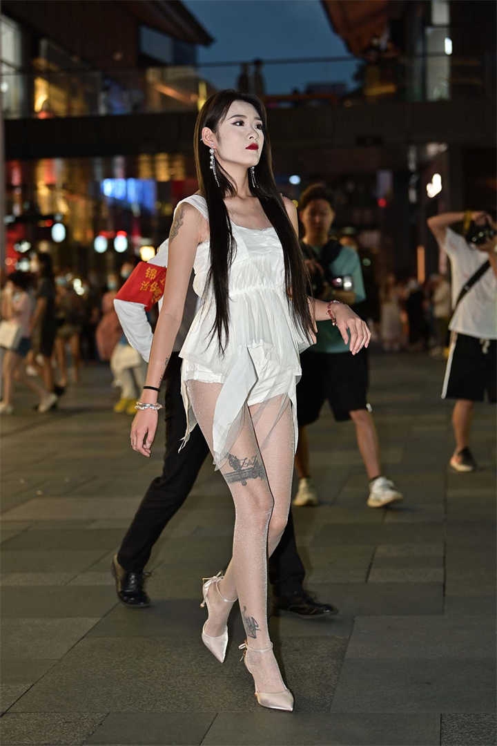 街拍精选1024期：丝袜美女图集下载