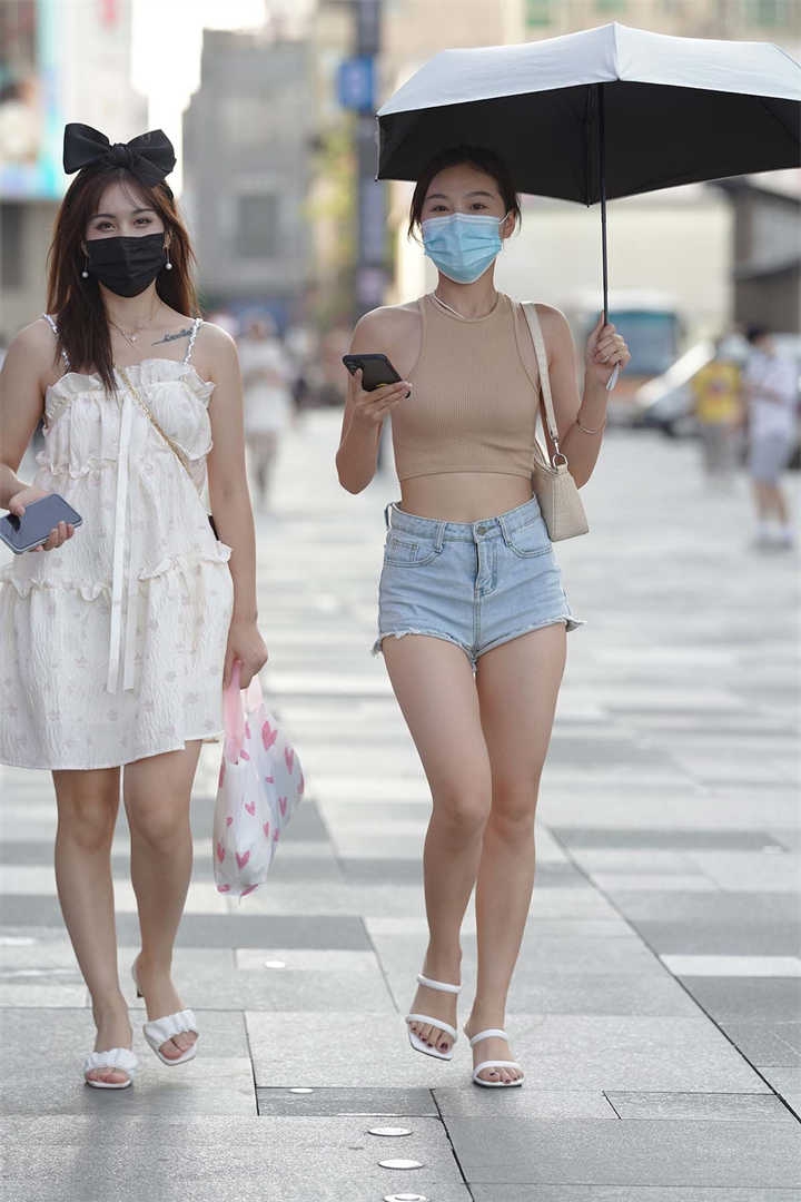 街拍精选1058期：甜美公主与运动辣妹的闺蜜出街美女图集下载